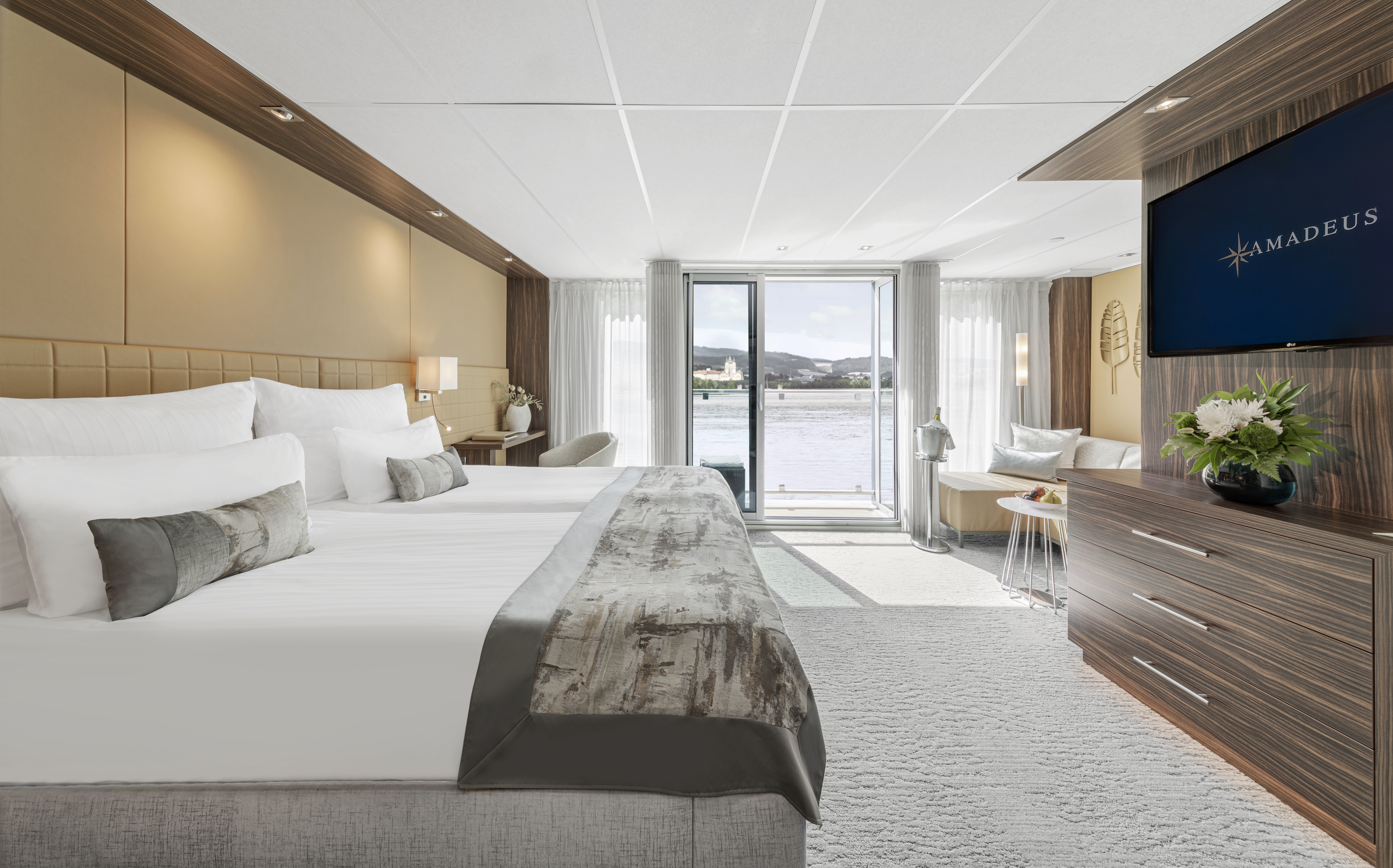 AMADEUS Queen Suite 1 ©Lueftner Cruises Amadeus Alexander Haiden.jpg